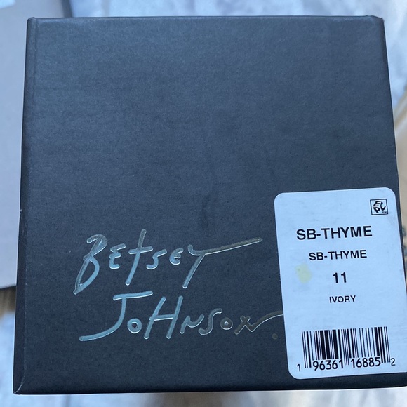 Betsey Johnson Bride Slides - Size 11 - Picture 2 of 9